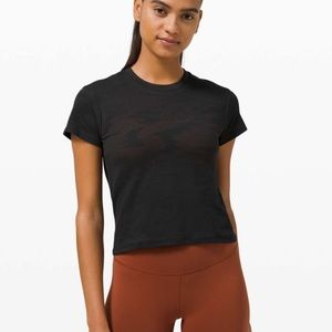 Womens Like New Lululemon Train to Be Short Sleeve Dot Camo Black Size 2